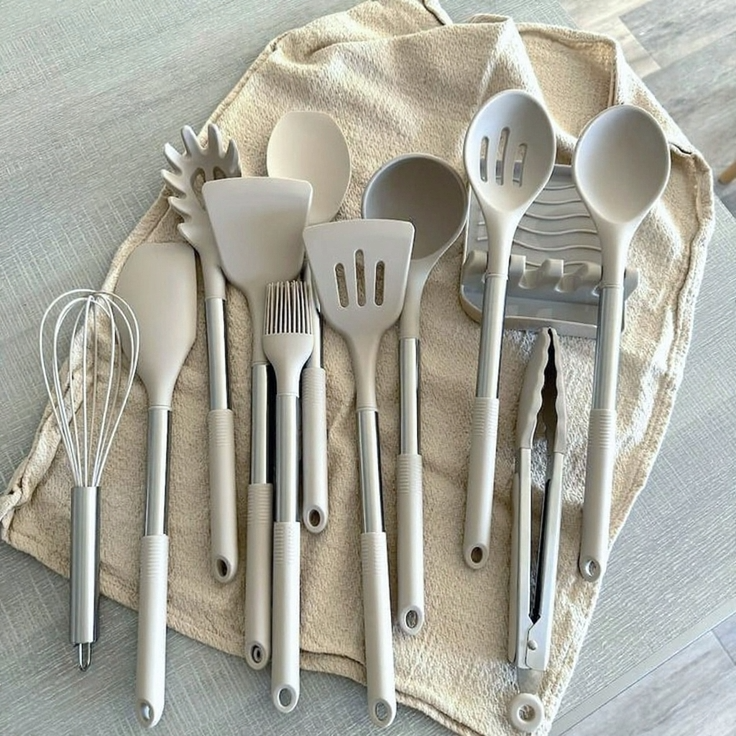 KITCHEN UTENSILS 19 PC